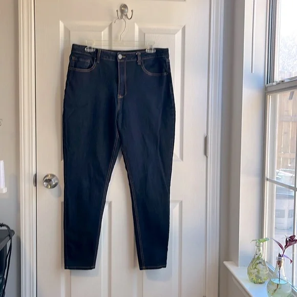 No Boundaries Women’s Jeans - Picture 3 of 3